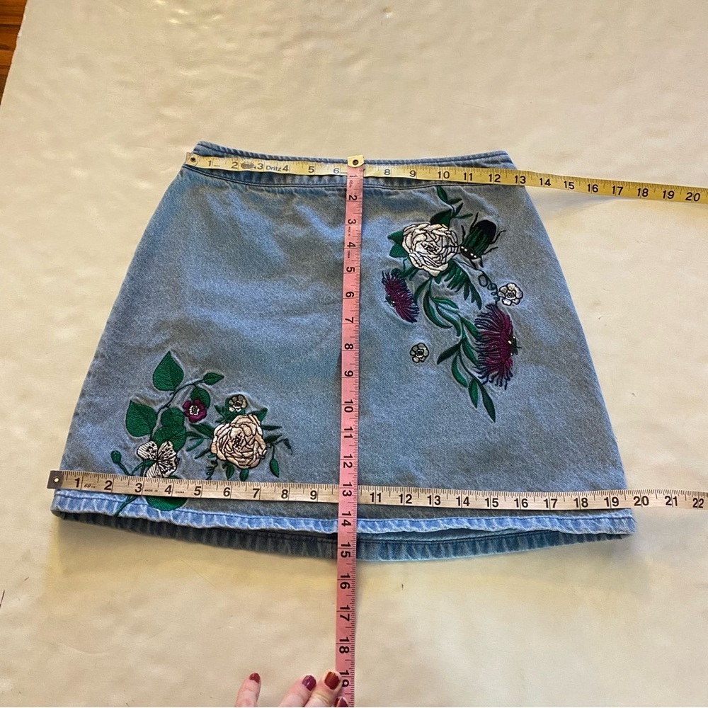 H&M Coachella Jean Skirt Womens Size 4 Small Embroidered Floral Blue Mini - Picture 8 of 8
